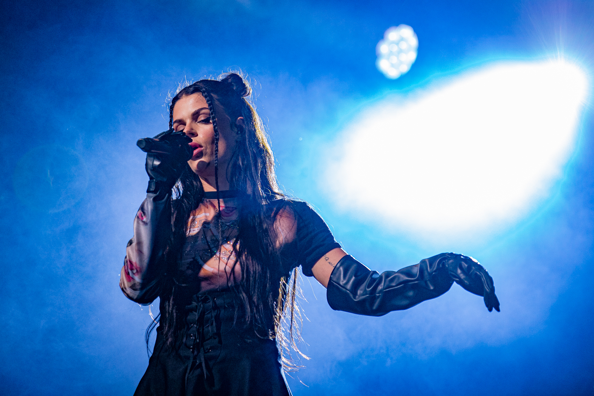 Davina Michelle @ Genk on stage, picture 20, photographed by Leen Verlinden - FrontView Magazine