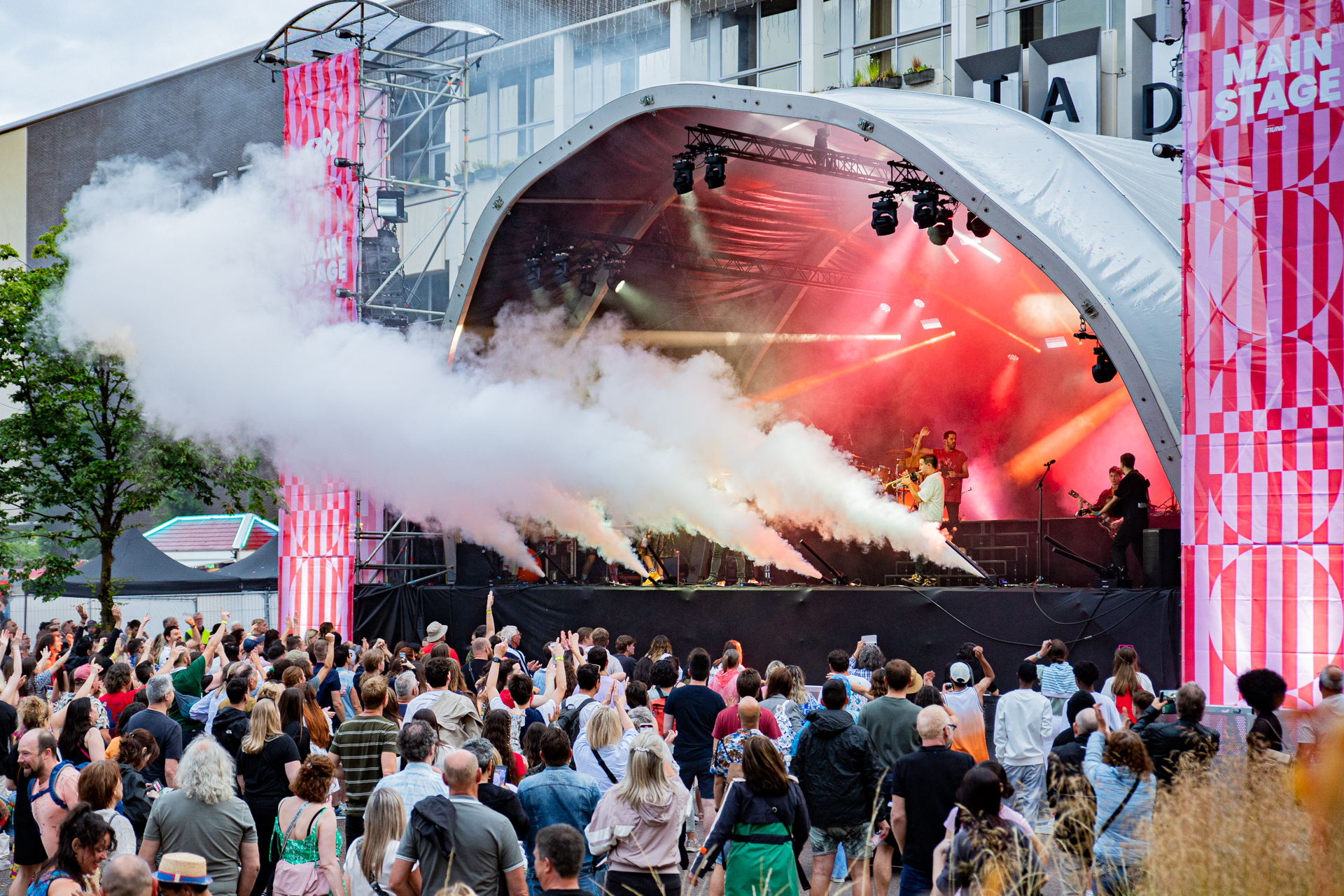 La Pegatina @ Genk on stage, picture 1, photographed by Leen Verlinden - FrontView Magazine