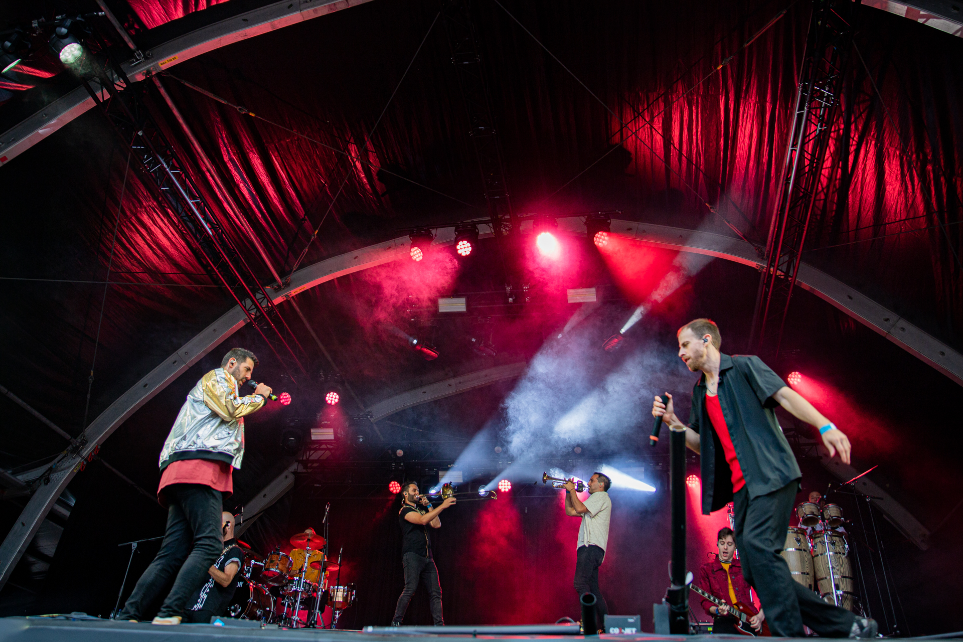 La Pegatina @ Genk on stage, picture 11, photographed by Leen Verlinden - FrontView Magazine
