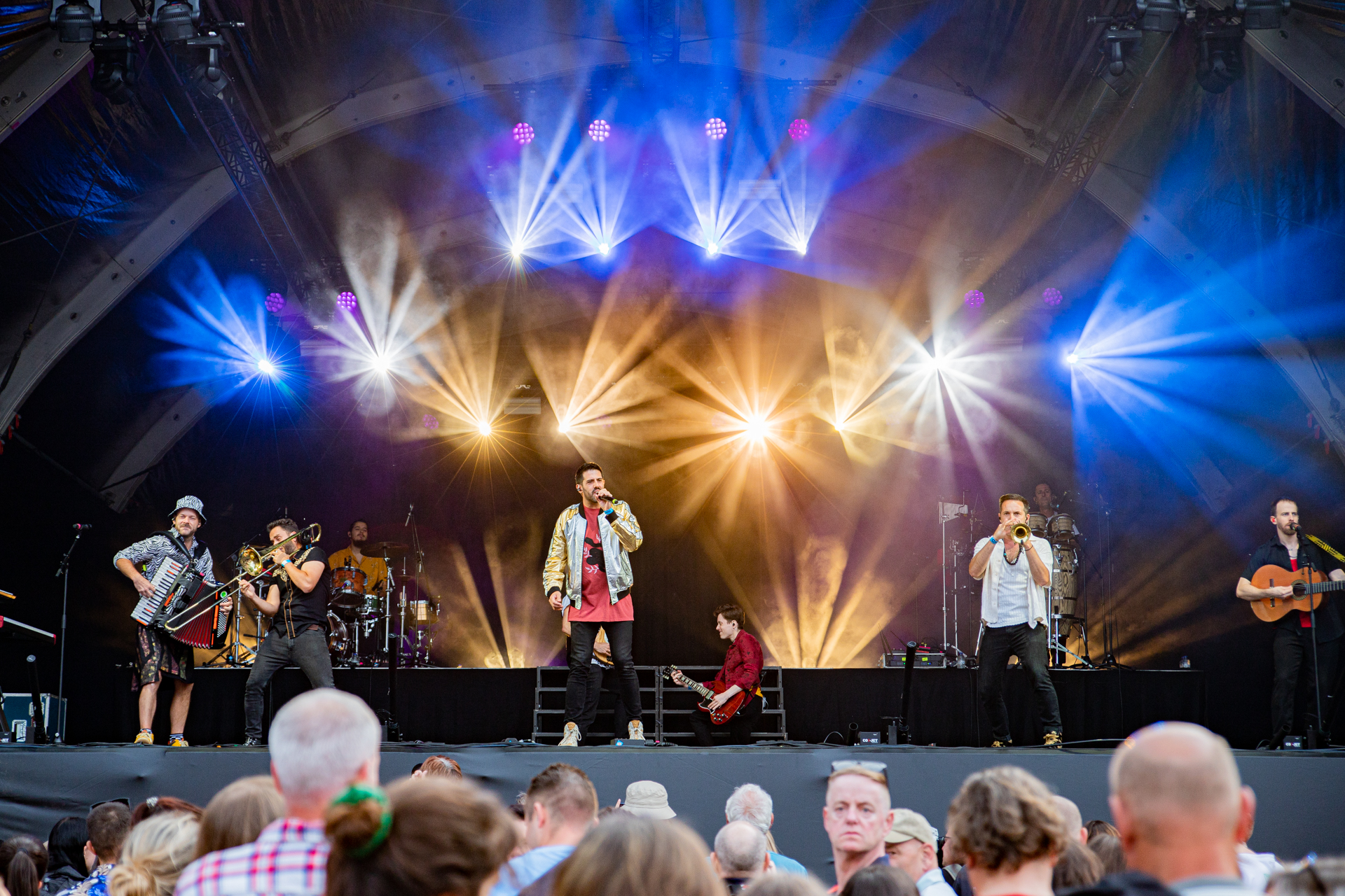 La Pegatina @ Genk on stage, picture 17, photographed by Leen Verlinden - FrontView Magazine