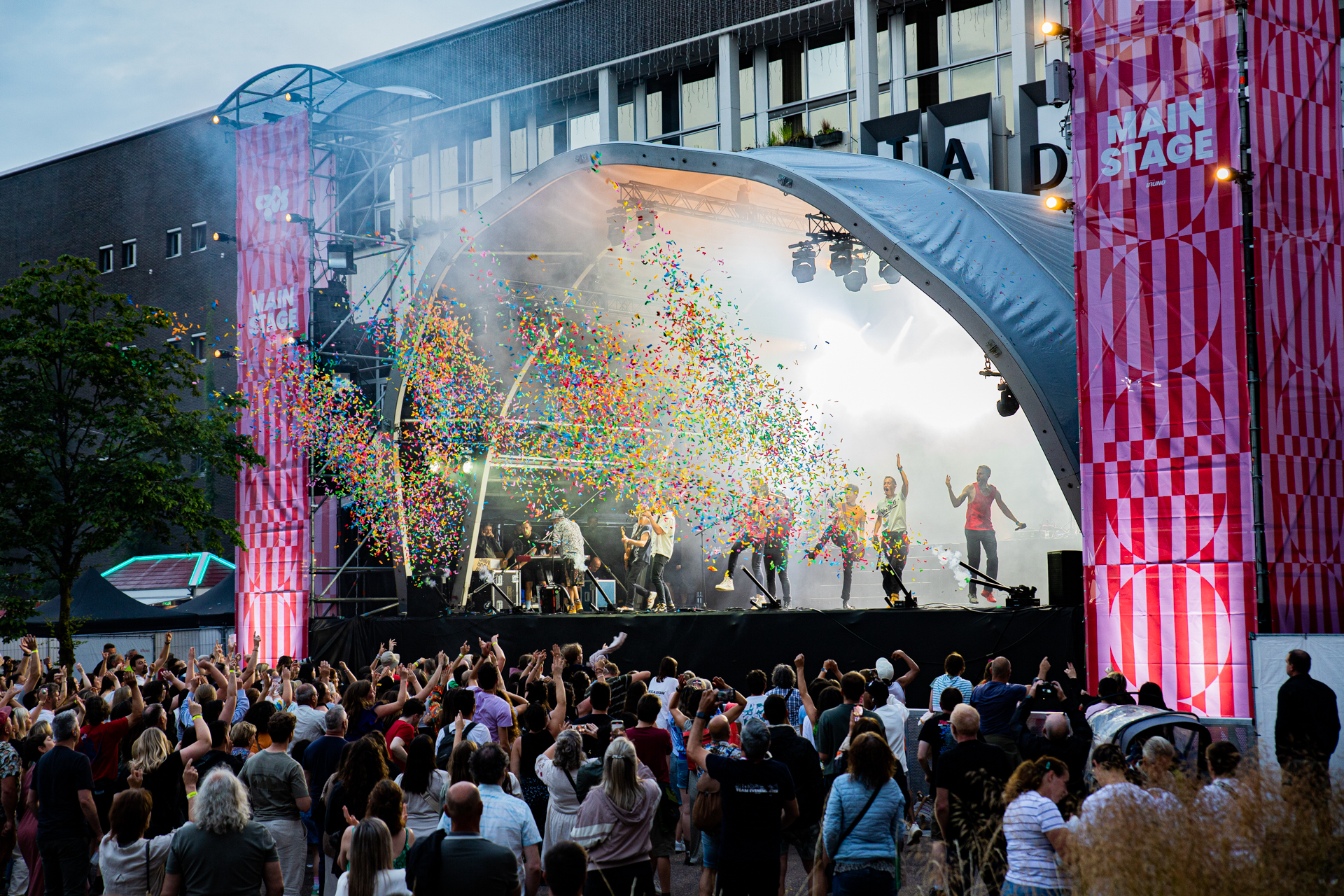 La Pegatina @ Genk on stage, picture 18, photographed by Leen Verlinden - FrontView Magazine