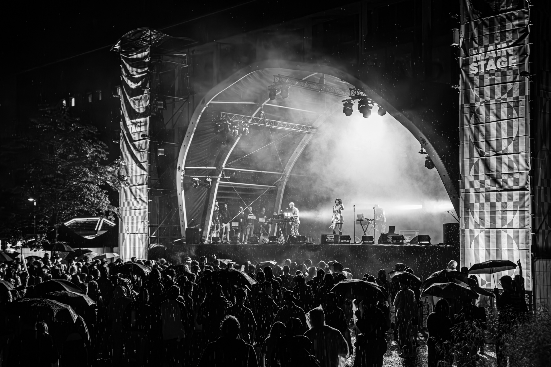 The Subs @ Genk on stage, picture 10, photographed by Leen Verlinden - FrontView Magazine
