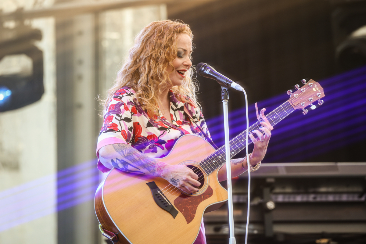 Floor Jansen en Anneke van Giersbergen Royal Park Live, foto 12, foto's door Kitty van de Waart - FrontView Magazine