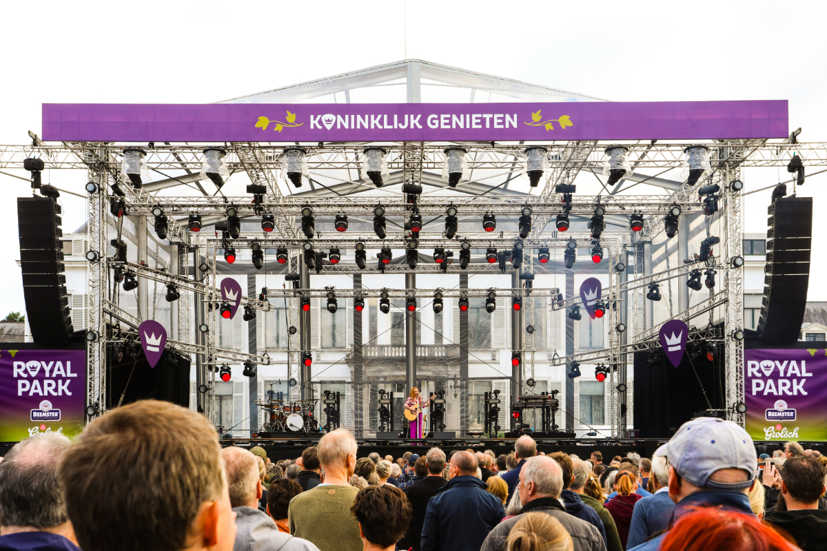 Floor Jansen en Anneke van Giersbergen Royal Park Live, foto 13, foto's door Kitty van de Waart - FrontView Magazine