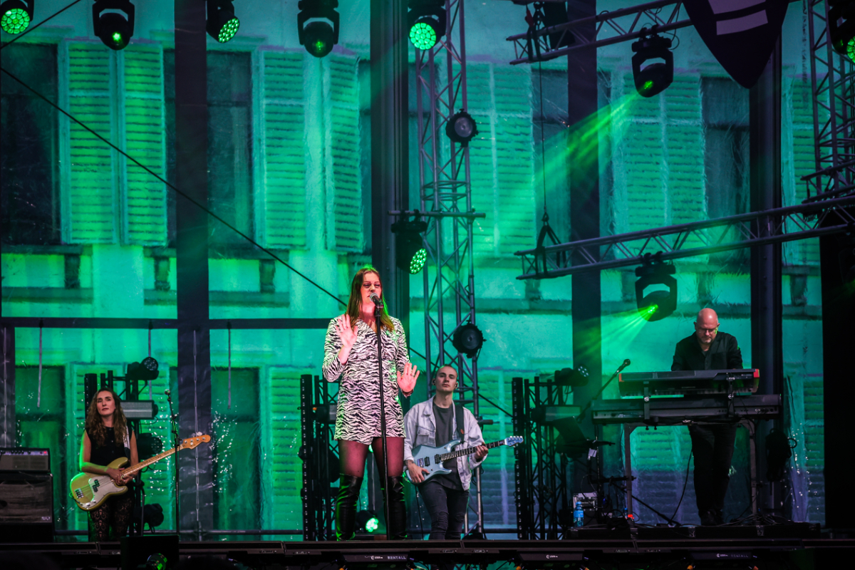 Floor Jansen en Anneke van Giersbergen Royal Park Live, foto 25, foto's door Kitty van de Waart - FrontView Magazine