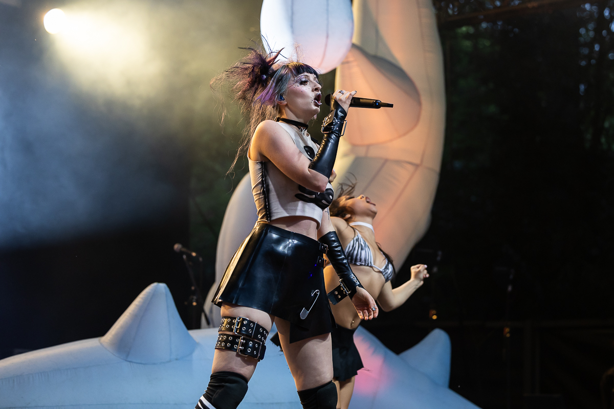 Ashnikko @ OLT Rivierenhof, picture 3, photographed by Marc Verdonck - FrontView Magazine