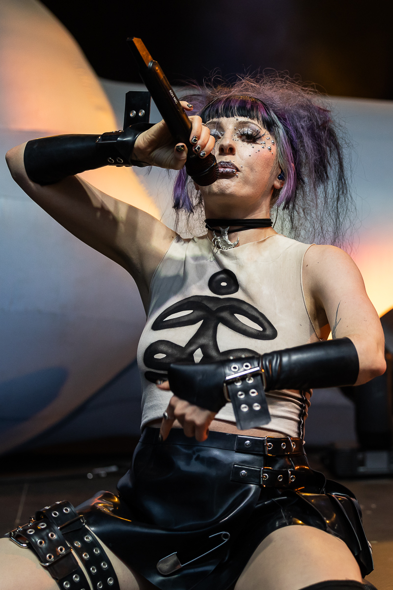 Ashnikko @ OLT Rivierenhof, picture 10, photographed by Marc Verdonck - FrontView Magazine