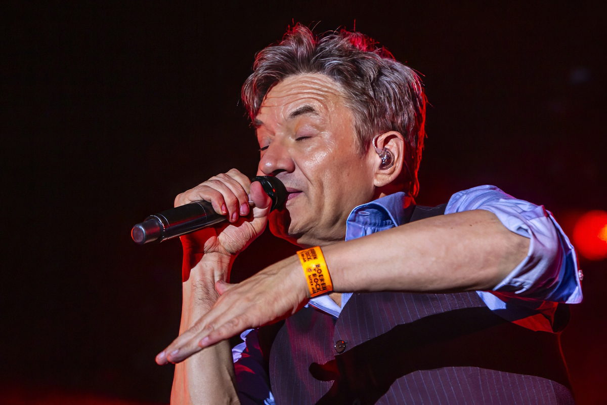 Bart Peeters & De Ideale Mannen @ Boerenrock, foto 1, foto's door Edwin Houdevelt - FrontView Magazine