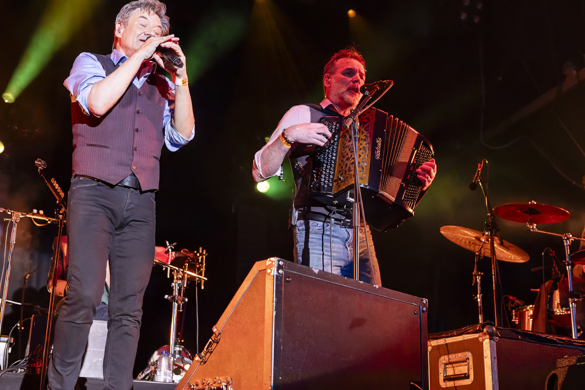 Bart Peeters & De Ideale Mannen @ Boerenrock, foto 27, foto's door Edwin Houdevelt - FrontView Magazine