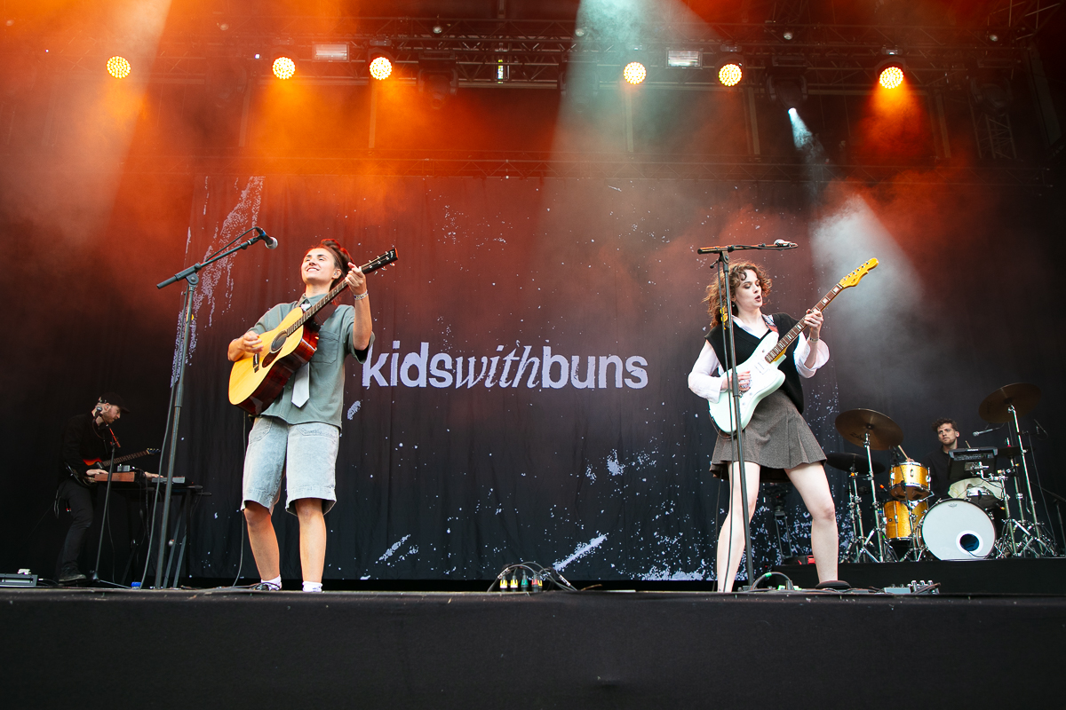 Kids With Buns @ Cactus festival, picture 11, photographed by Anais Callens - FrontView Magazine