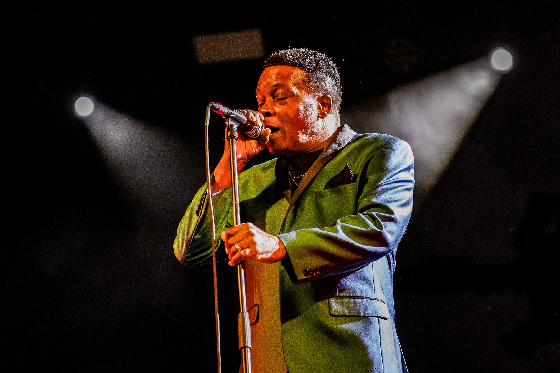 Lee Fields @ Beleuvenissen, picture 6, photographed by Jürgen Bruynooghe - FrontView Magazine