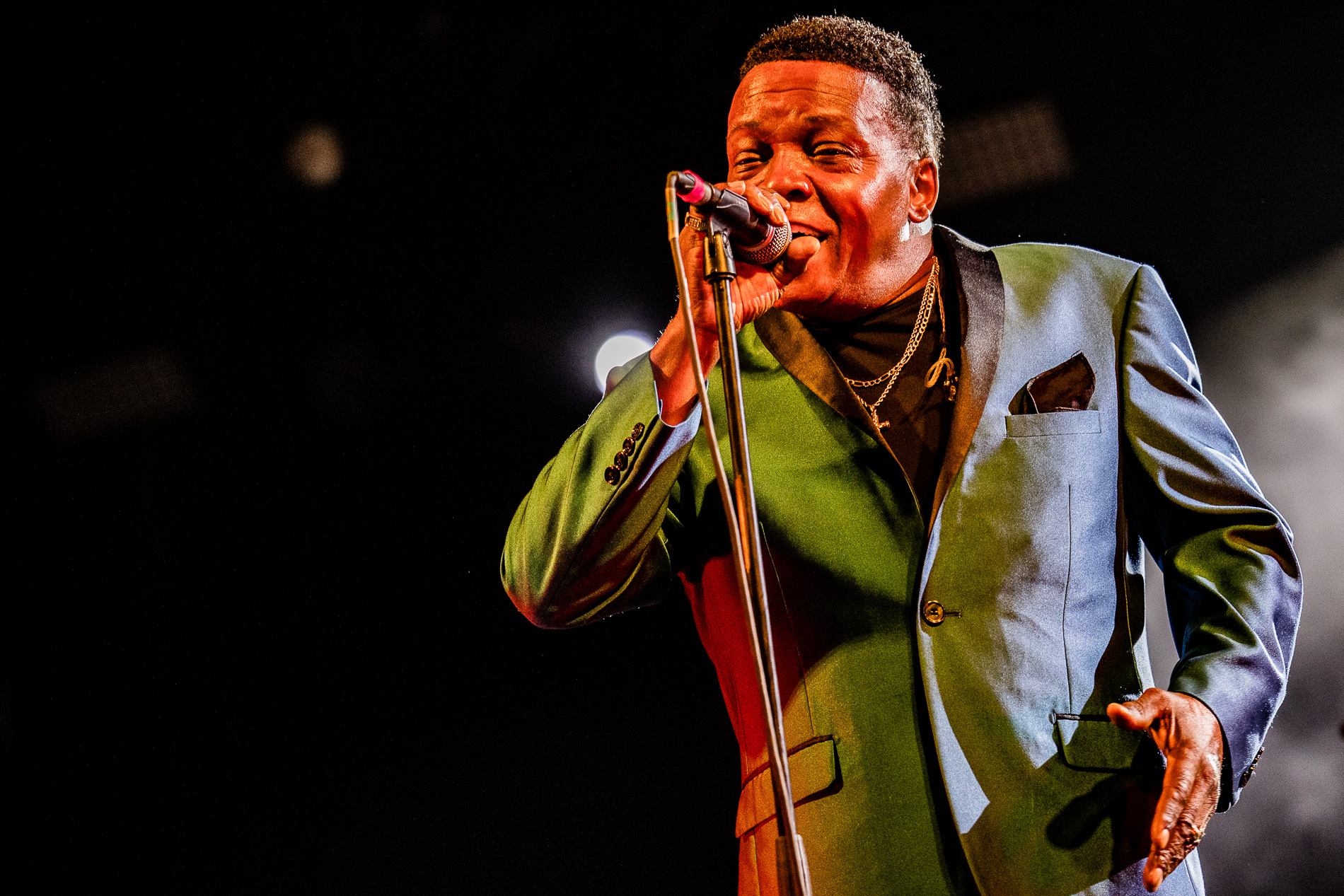 Lee Fields @ Beleuvenissen, picture 8, photographed by Jürgen Bruynooghe - FrontView Magazine