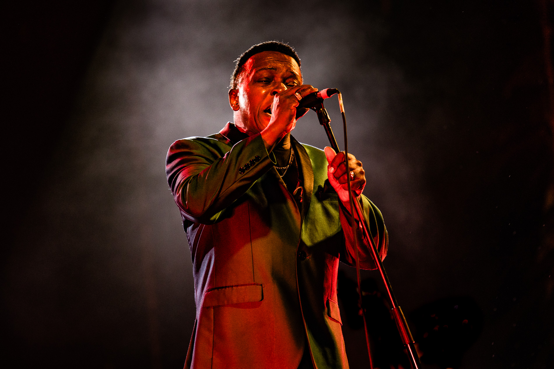 Lee Fields @ Beleuvenissen, picture 11, photographed by Jürgen Bruynooghe - FrontView Magazine