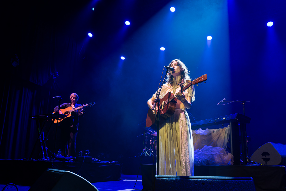 Birdy @ Gent Jazz, foto 17, foto's door David Johnson - FrontView Magazine