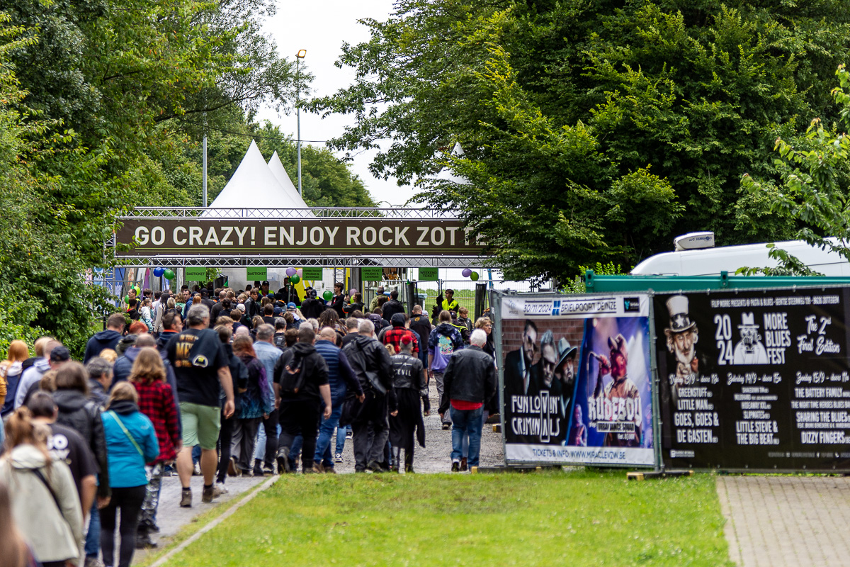 Sfeertjes @ Rock Zottegem Dag 3, picture 1, photographed by Luc Klinckaert - FrontView Magazine