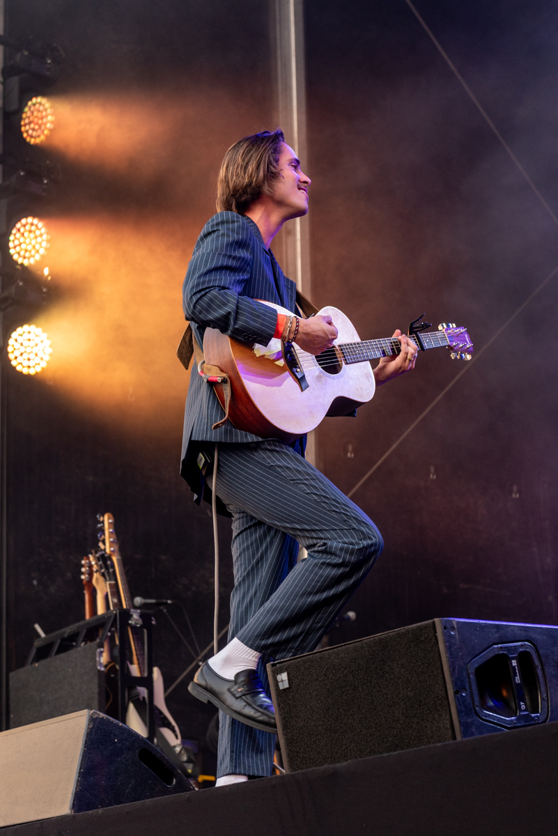 Iskander Moon @ Kneistival, picture 25, photographed by Bart Janssens - FrontView Magazine
