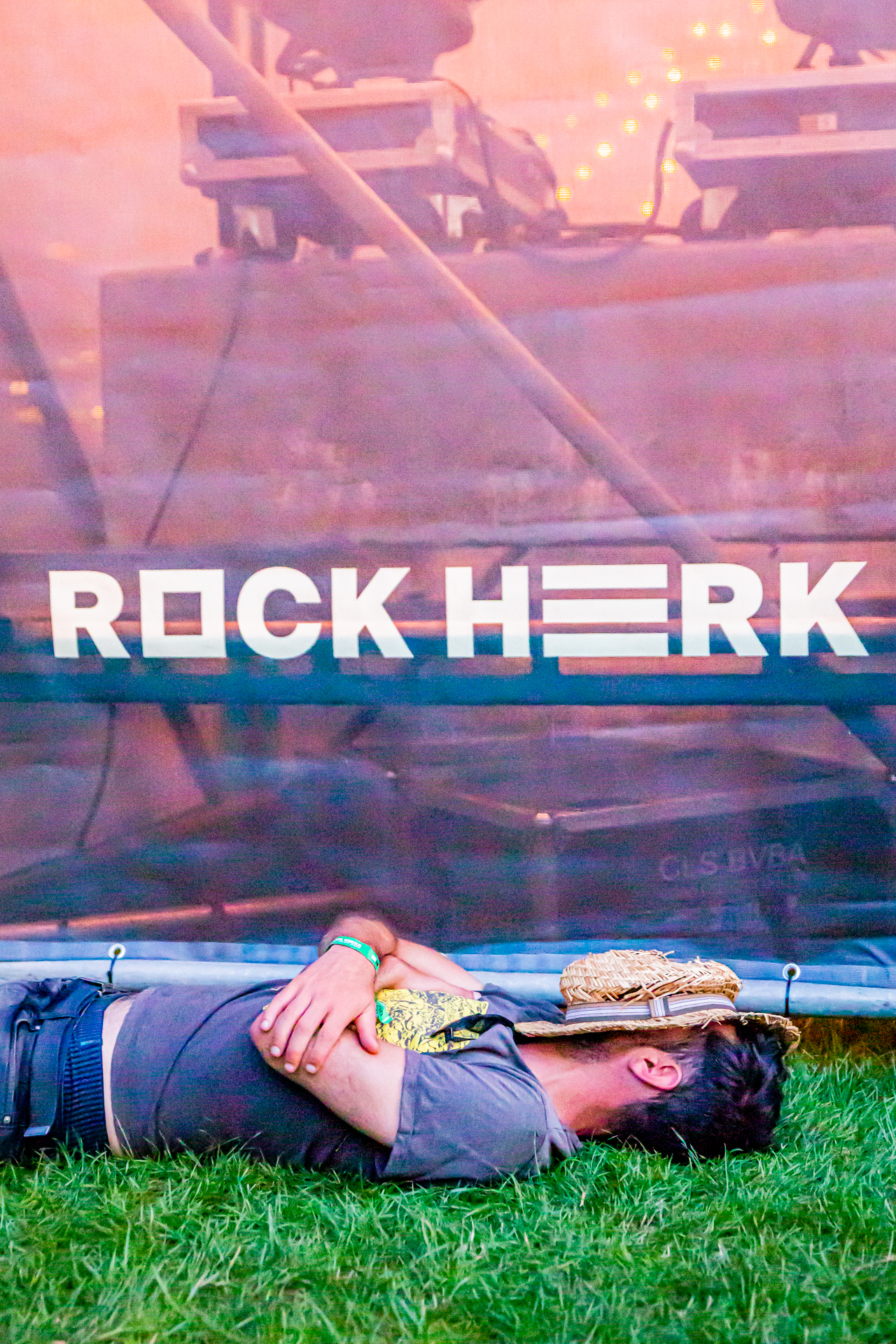 Sfeer @ Rock Herk, picture 12, photographed by Leen Verlinden - FrontView Magazine