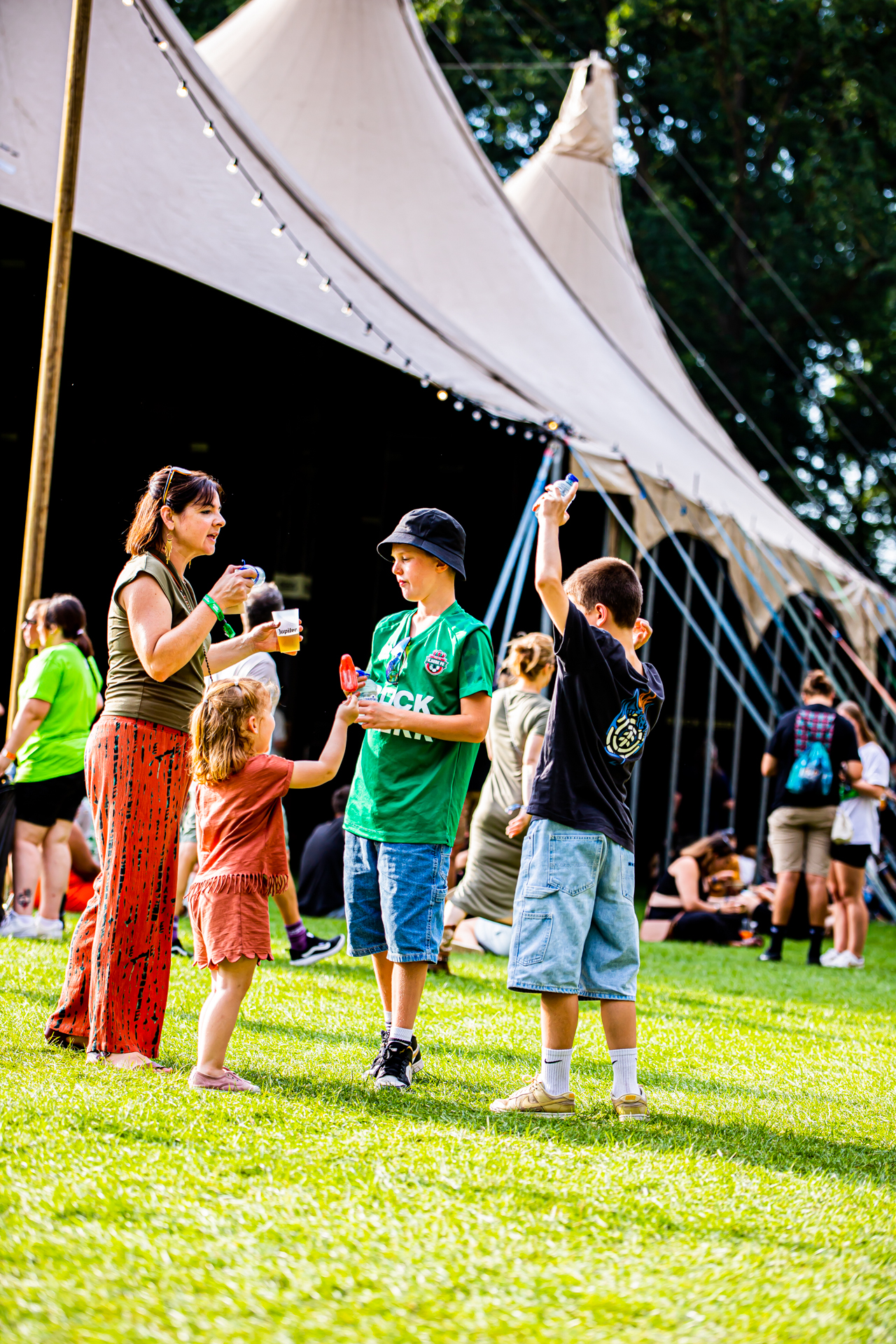 Sfeer @ Rock Herk, picture 35, photographed by Leen Verlinden - FrontView Magazine