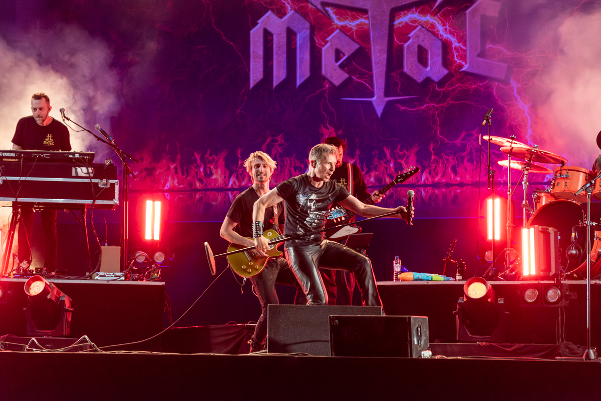 Hellmut Lotti goes metal @ Kneistival, picture 26, photographed by Bart Janssens - FrontView Magazine