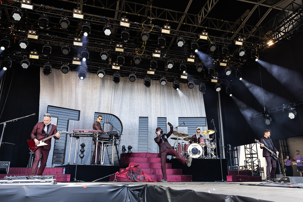 Les Truttes @ Beach Festival Nieuwpoort 2024 dag 3, picture 2, photographed by Marc Verdonck - FrontView Magazine