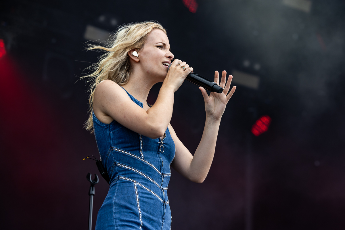 Olivia @ Beach Festival Nieuwpoort 2024 dag 3, picture 12, photographed by Marc Verdonck - FrontView Magazine