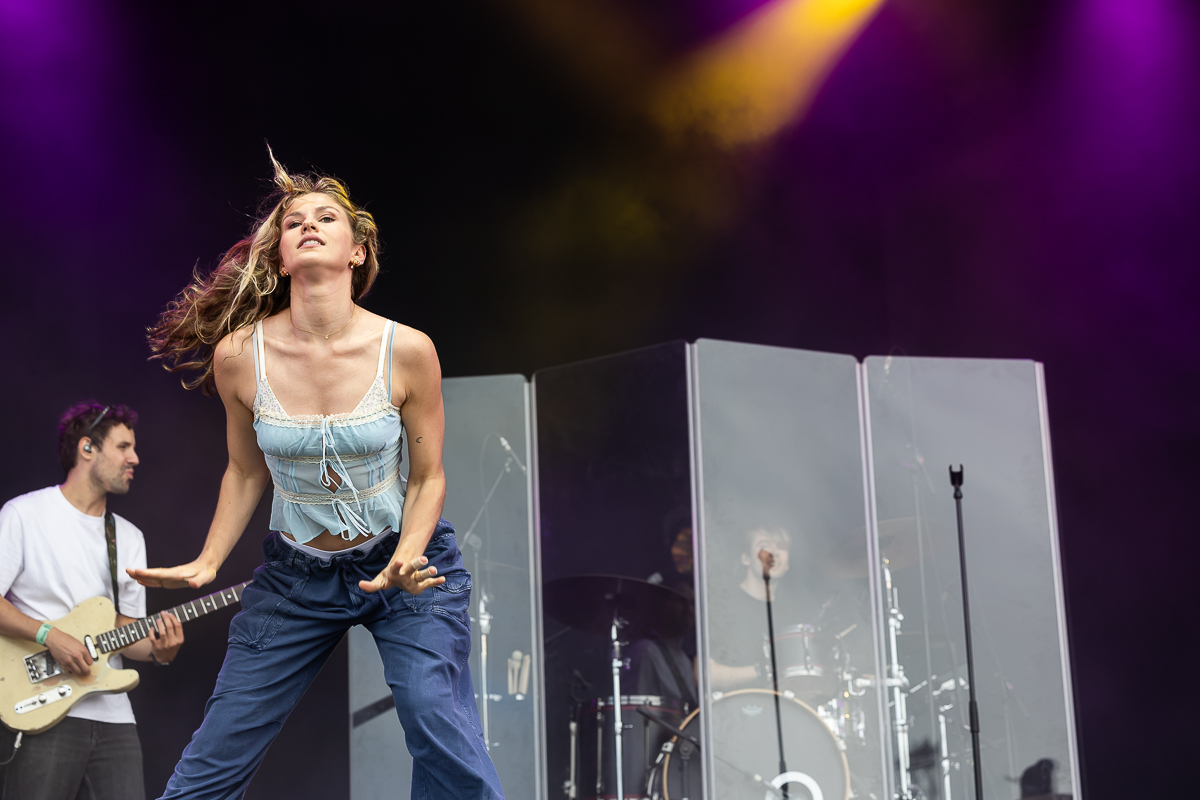 Olivia @ Beach Festival Nieuwpoort 2024 dag 3, picture 18, photographed by Marc Verdonck - FrontView Magazine