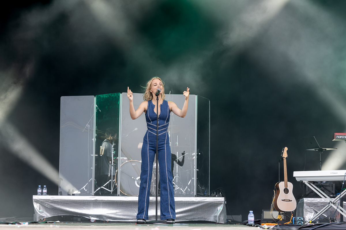 Olivia @ Beach Festival Nieuwpoort 2024 dag 3, picture 24, photographed by Marc Verdonck - FrontView Magazine