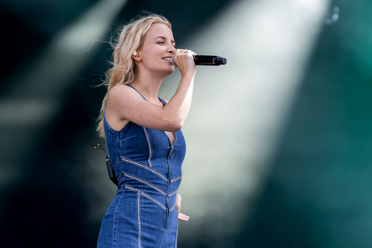 Olivia @ Beach Festival Nieuwpoort 2024 dag 3, picture 26, photographed by Marc Verdonck - FrontView Magazine
