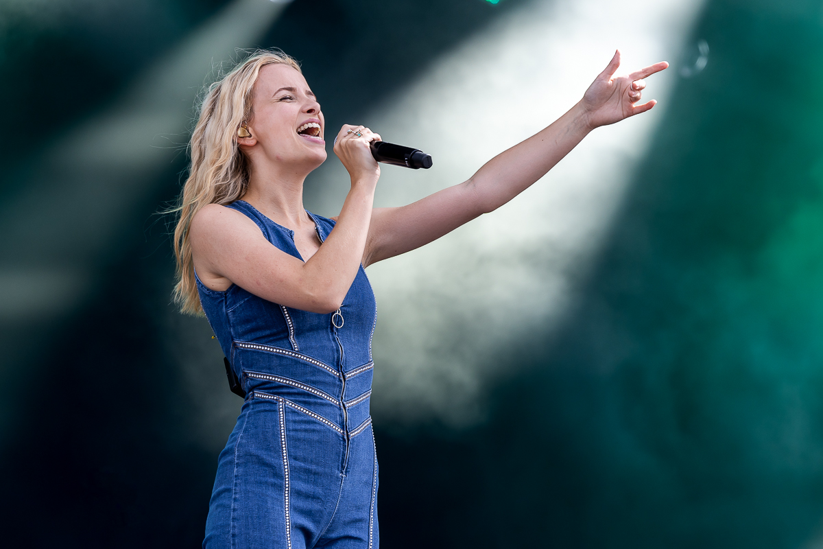 Olivia @ Beach Festival Nieuwpoort 2024 dag 3, picture 27, photographed by Marc Verdonck - FrontView Magazine