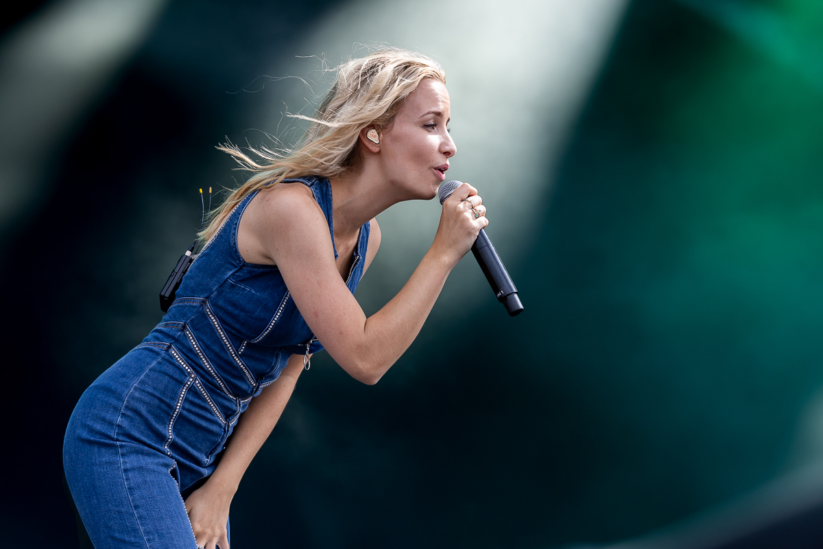 Olivia @ Beach Festival Nieuwpoort 2024 dag 3, picture 28, photographed by Marc Verdonck - FrontView Magazine