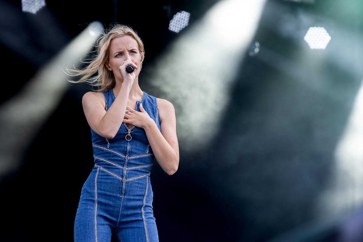 Olivia @ Beach Festival Nieuwpoort 2024 dag 3, picture 29, photographed by Marc Verdonck - FrontView Magazine