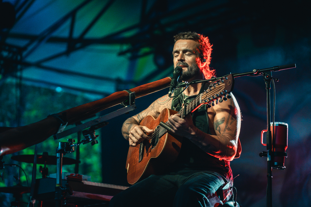 Xavier Rudd @ OLT Rivierenhof, picture 2, photographed by Jelle Meersschaut - FrontView Magazine