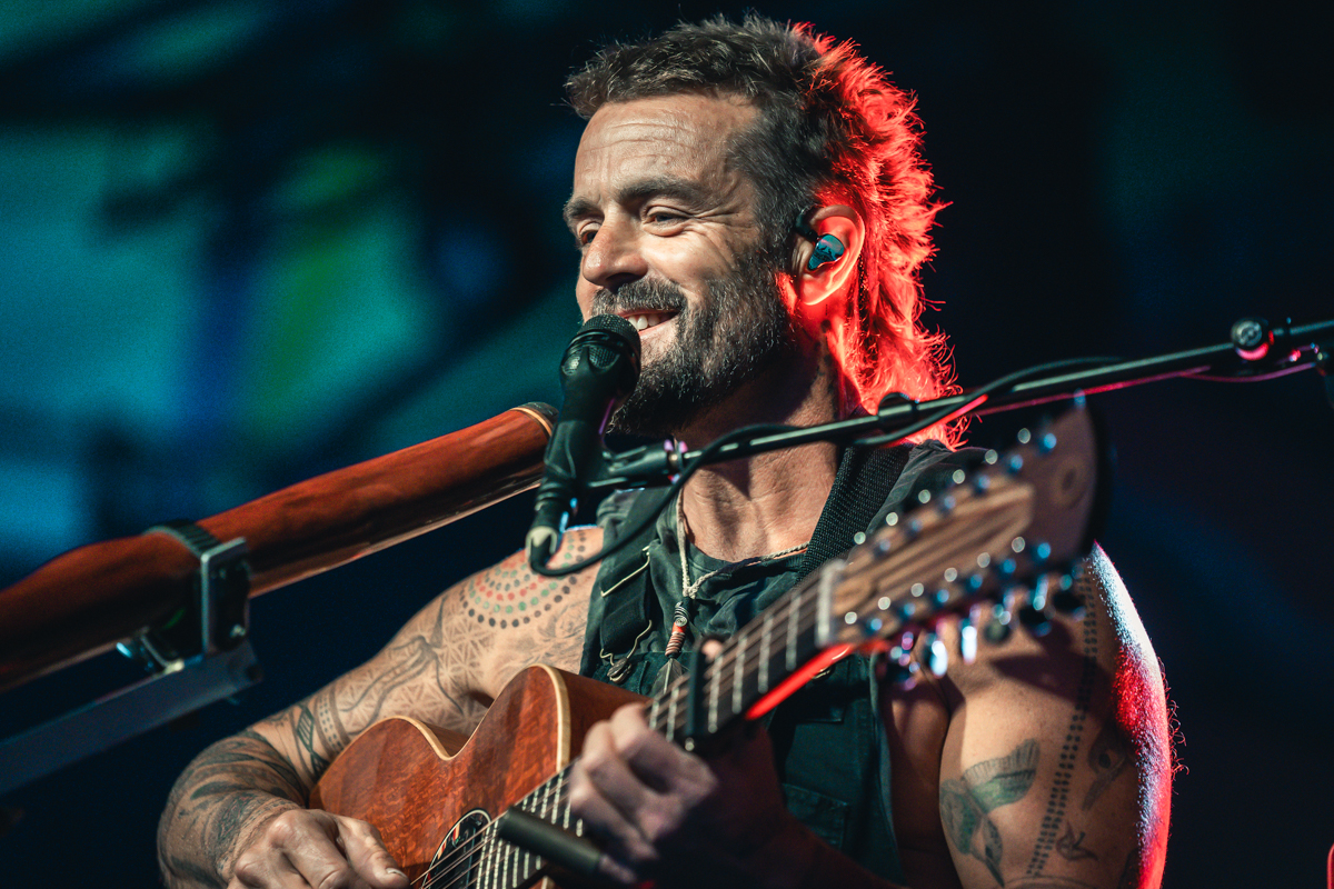 Xavier Rudd @ OLT Rivierenhof, picture 3, photographed by Jelle Meersschaut - FrontView Magazine