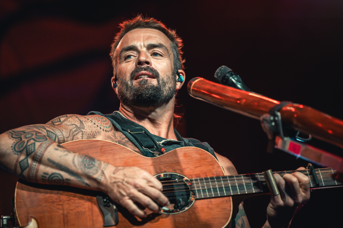 Xavier Rudd @ OLT Rivierenhof, picture 11, photographed by Jelle Meersschaut - FrontView Magazine
