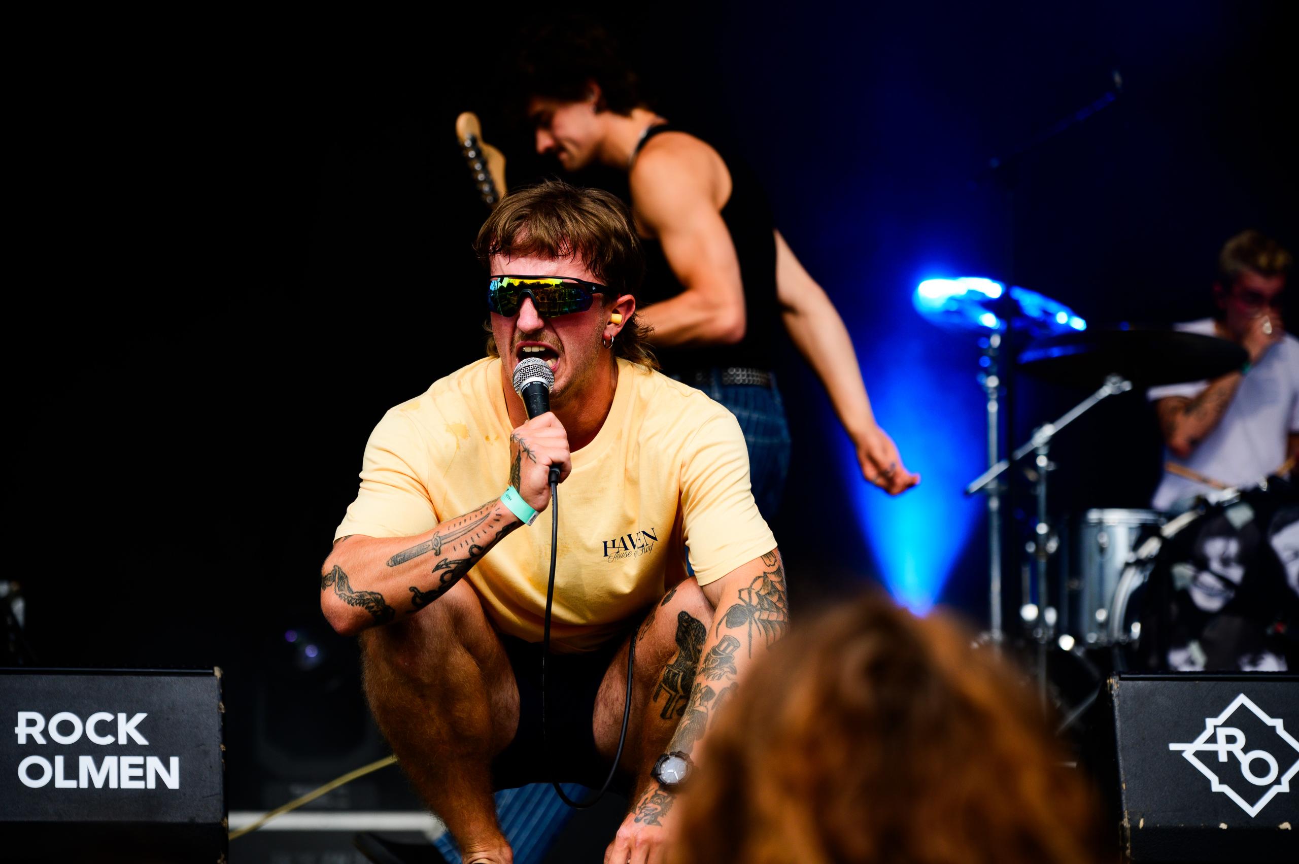 Barno Koevoet & The Duijmschpijkers @ rock Olmen, picture 1, photographed by Gert Daemen - FrontView Magazine