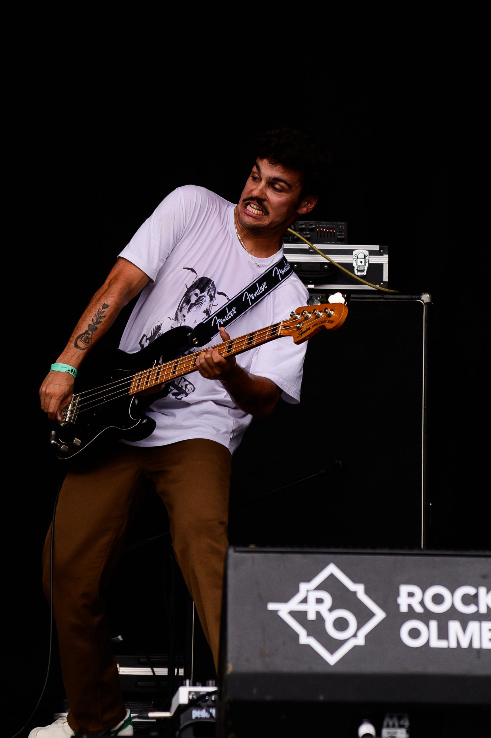 Barno Koevoet & The Duijmschpijkers @ rock Olmen, picture 5, photographed by Gert Daemen - FrontView Magazine