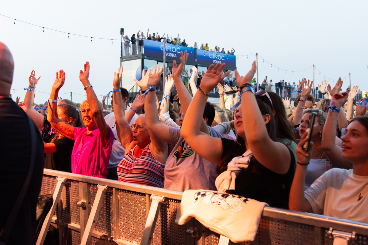 Metejoor @ Down By The Sea, picture 7, photographed by Jurgen Van De Maele - FrontView Magazine
