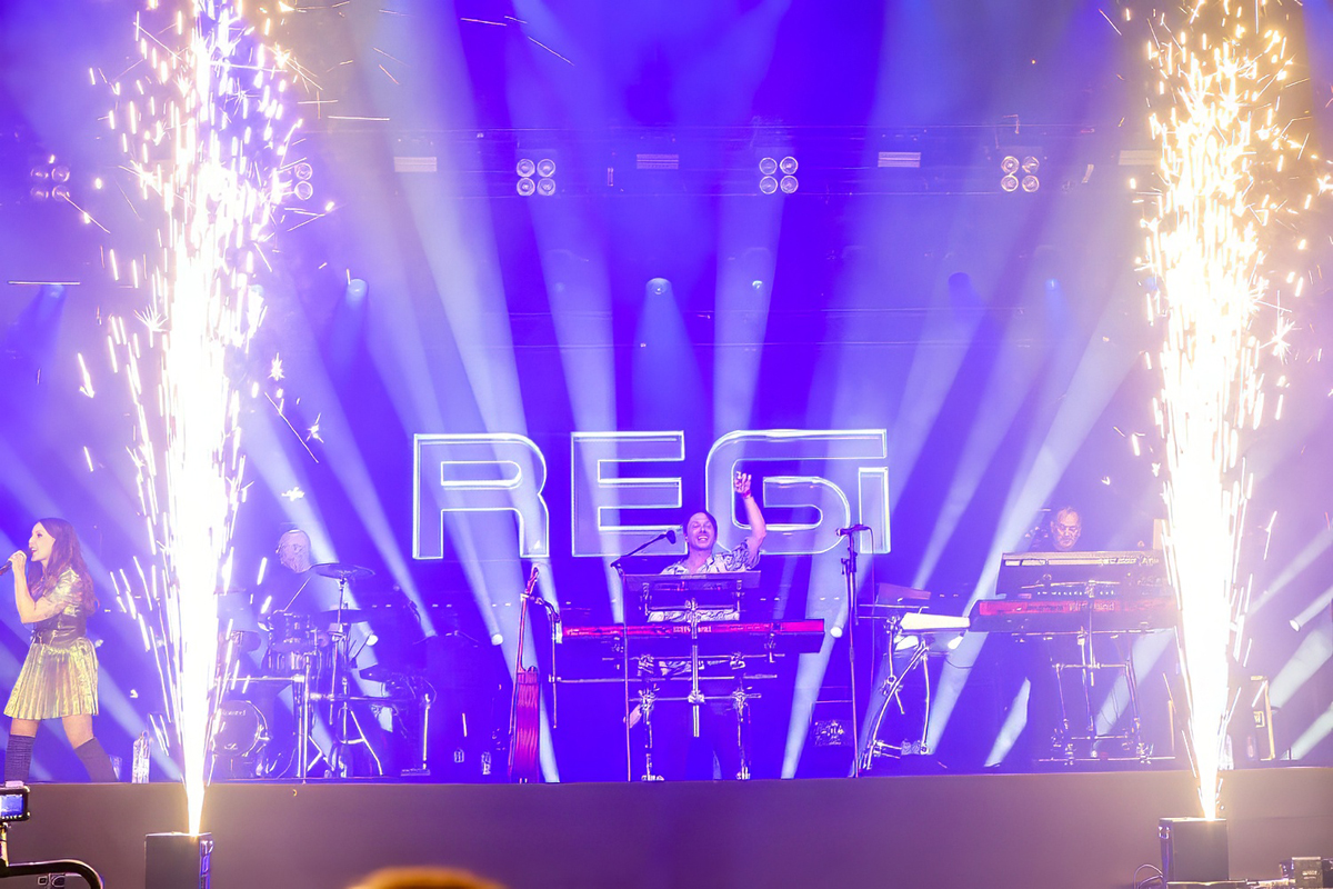 Regi Live ft Linda & guests @ Lokerse Feesten 2024, picture 8, photographed by Edwin Houdevelt - FrontView Magazine