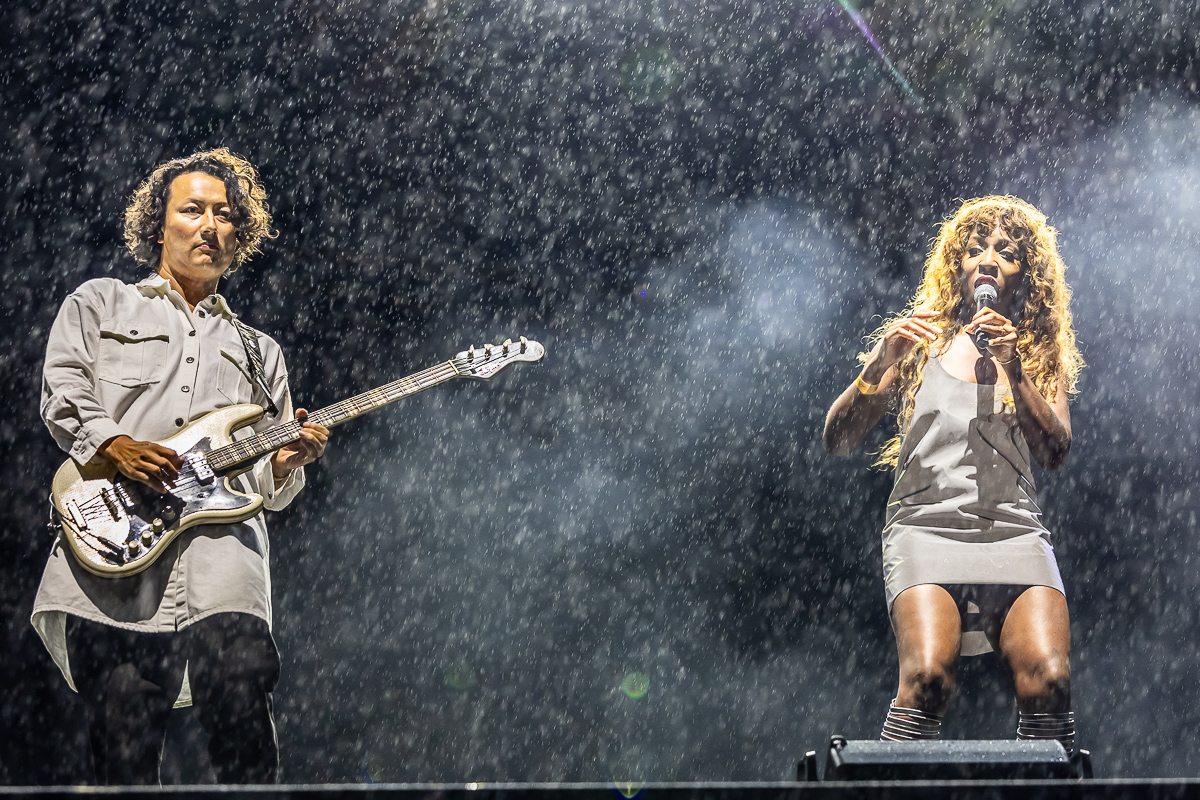 Charlotte Adigery + Bolis Pupul @ Lokerse Feesten 2024, picture 17, photographed by Marc Verdonck - FrontView Magazine
