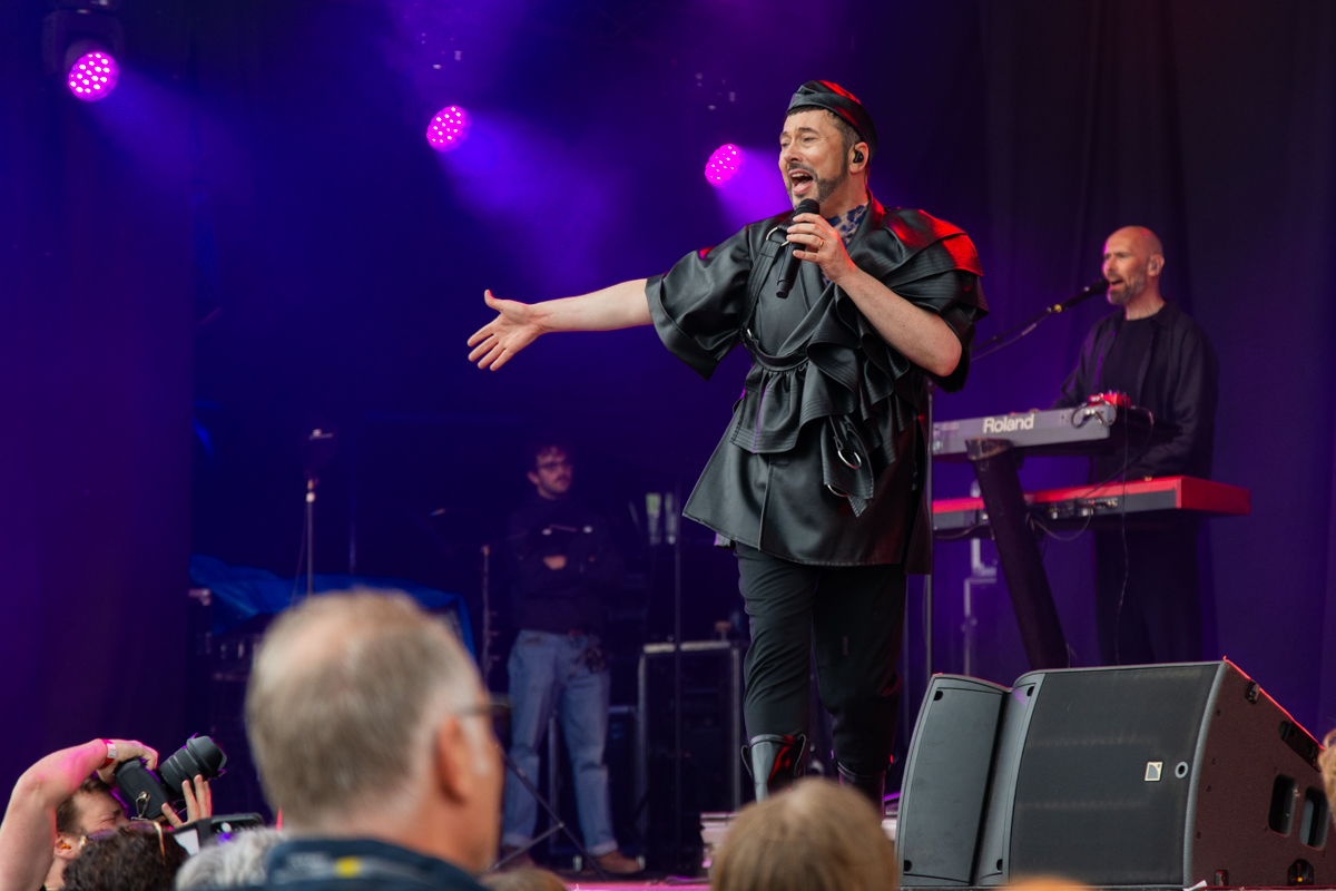 Gustaph @ Down By The Sea, picture 18, photographed by Jurgen Van De Maele - FrontView Magazine