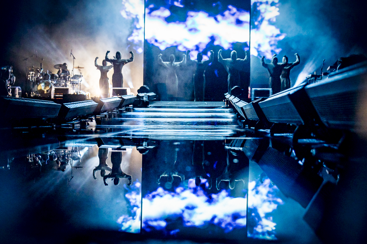 Oscar And The Wolf @ Suikerrock 2024, picture 10, photographed by Peter Smet - FrontView Magazine