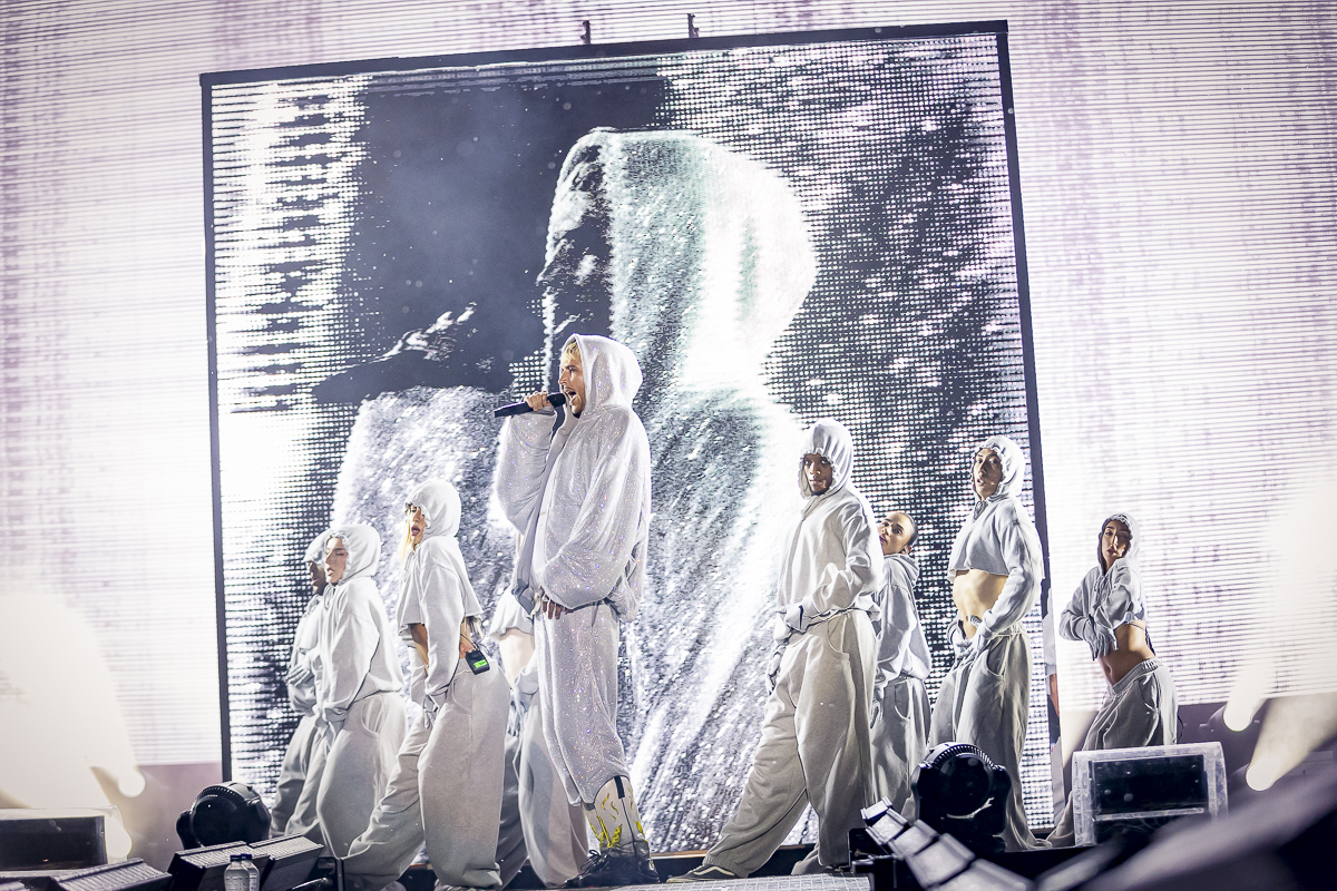 Oscar And The Wolf @ Suikerrock 2024, picture 21, photographed by Peter Smet - FrontView Magazine