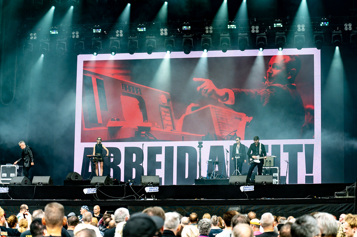 Arbeid Adelt @ Lokerse Feesten, picture 6, photographed by Luc Klinckaert - FrontView Magazine