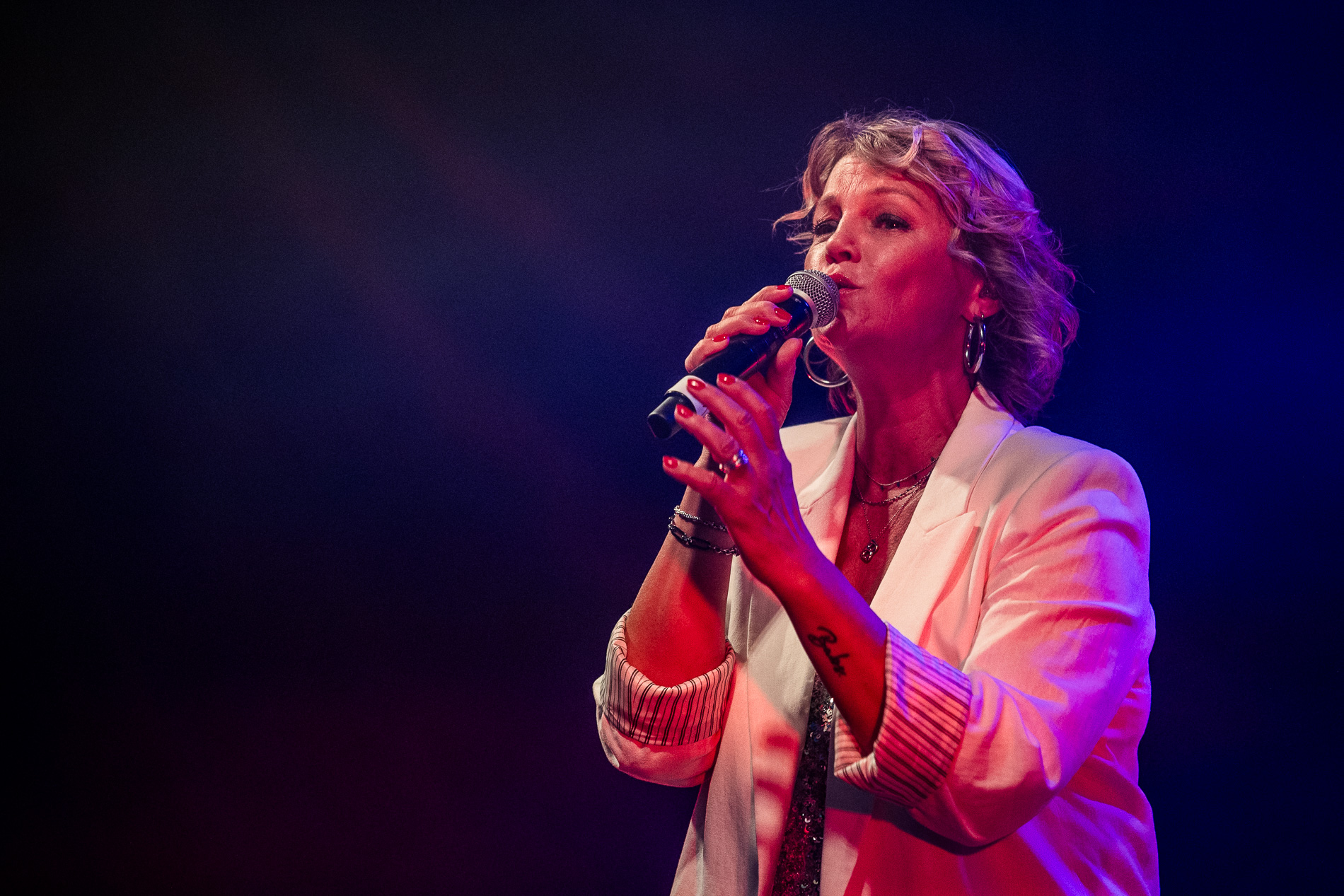 Barbara Dex @ Beleuvenissen, picture 2, photographed by Jürgen Bruynooghe - FrontView Magazine