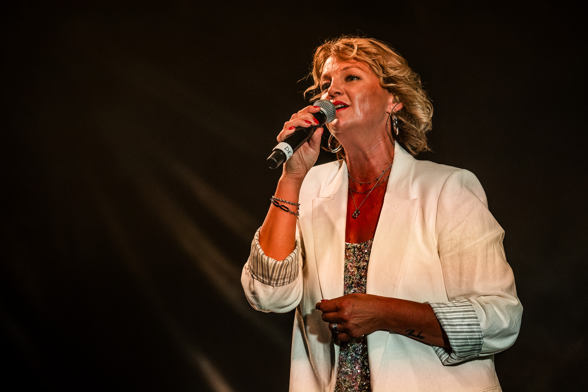 Barbara Dex @ Beleuvenissen, picture 12, photographed by Jürgen Bruynooghe - FrontView Magazine