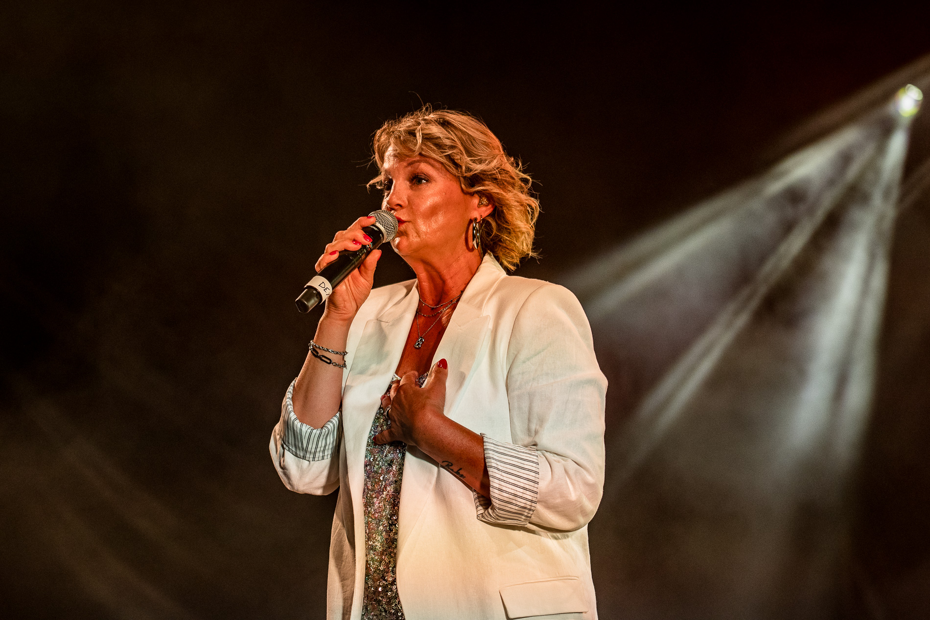 Barbara Dex @ Beleuvenissen, picture 14, photographed by Jürgen Bruynooghe - FrontView Magazine