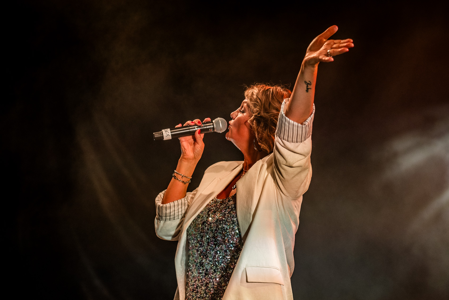 Barbara Dex @ Beleuvenissen, picture 17, photographed by Jürgen Bruynooghe - FrontView Magazine