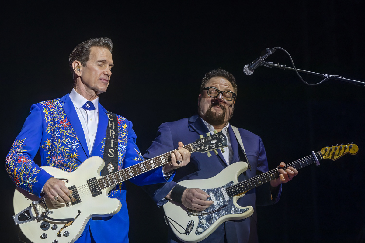 Chris Isaak @ Lokerse Feesten, foto 8, foto's door Edwin Houdevelt - FrontView Magazine