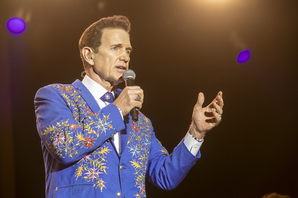 Chris Isaak @ Lokerse Feesten, foto 16, foto's door Edwin Houdevelt - FrontView Magazine