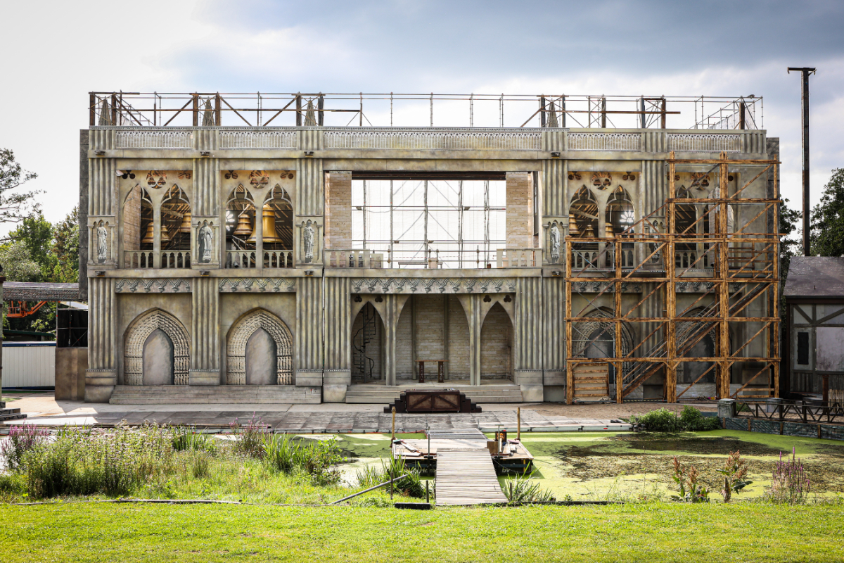 De Klokkenluider van de Notre Dame @ Donkmeer, picture 2, photographed by Kitty van de Waart - FrontView Magazine